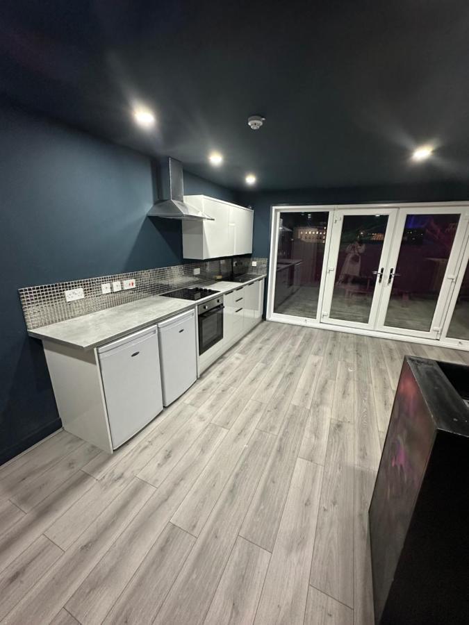 Penthouse Apartment, Sleeps 21 With Terrace 利物浦 外观 照片